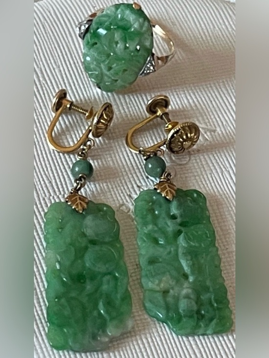 Vintage Jewelry - Vintage 14K Gold Carved Jadeite Dangle Panel Screw back Earrings w/Matching Ring